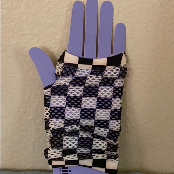 Accessories - ✨Reduced Fingerless gloves ( ONLY 2 LEFT black & white checkered & mesh OSFA